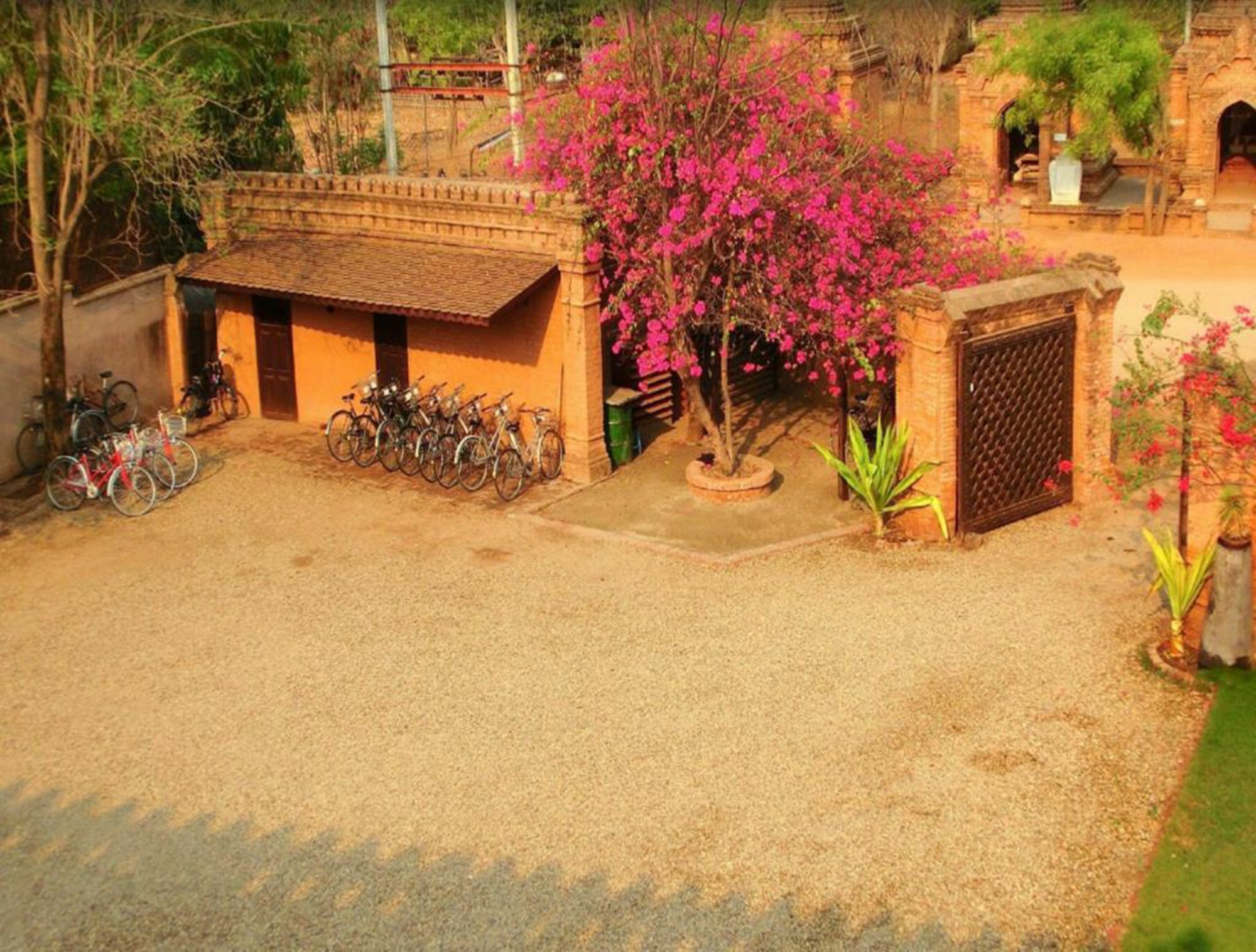 Thurizza Hotel Bagan Exterior foto